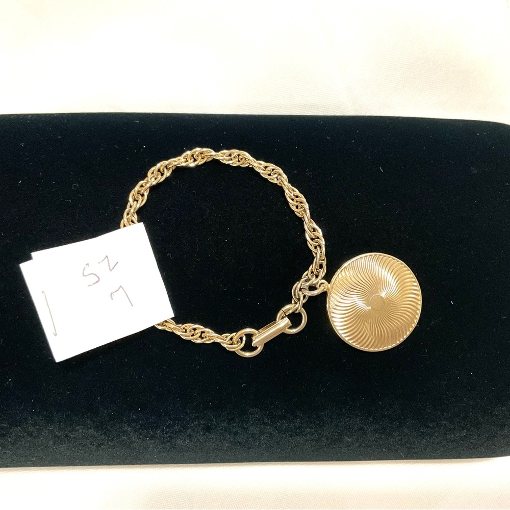 Vintage Gold Tone Twisted Chain Bracelet with Swirl Charm - Picture 3 of 3